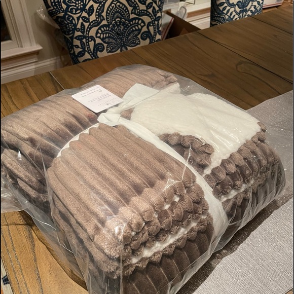 Pottery Barn Bedding Pottery Barn Nwt 5x60 Sherpa Lined Ridgeline